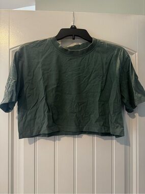 Zara Olive Green Cropped Crewneck Tee size medium